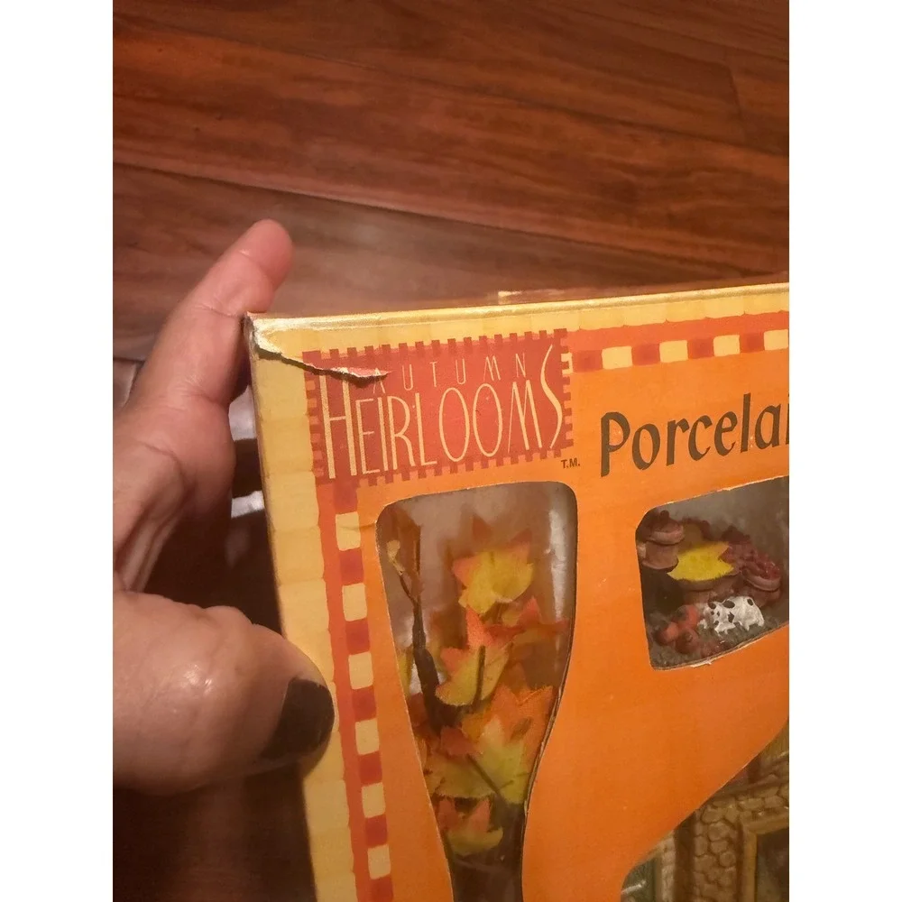 Autumn Heirlooms Porcelain Lighted House Larson's Mill Fall Village Figurine Set